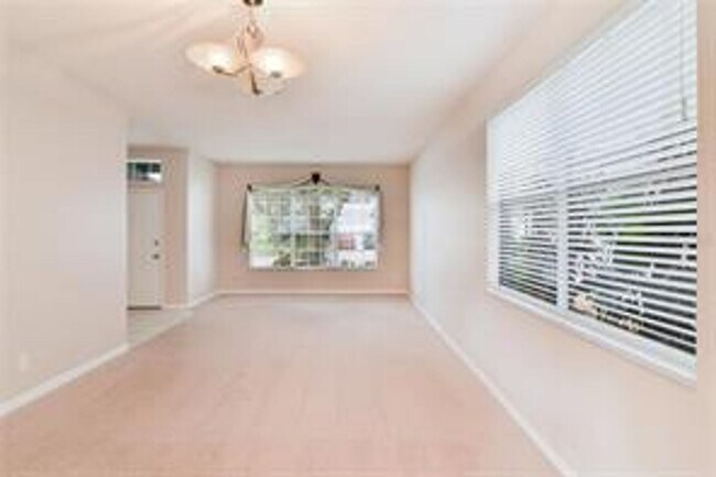 Foto del edificio - Nice 4/2.5 Home in East Orlando with 2-Car Garage