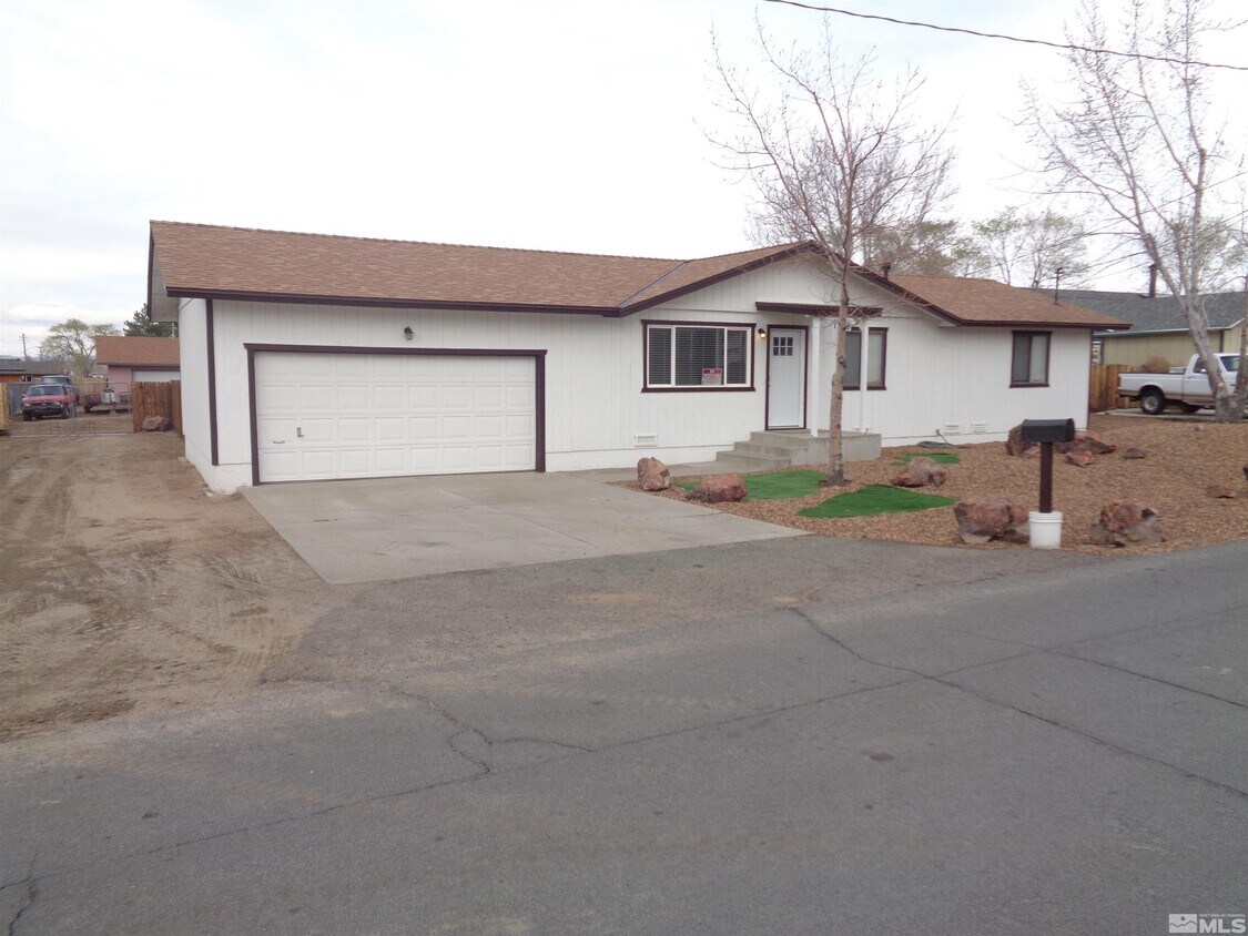 Primary Photo - 1398 Topaz Ln