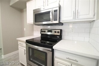 Building Photo - 555 E Silverado Ranch Blvd