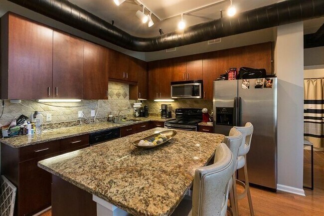 Foto del edificio - 5300 Peachtree Rd