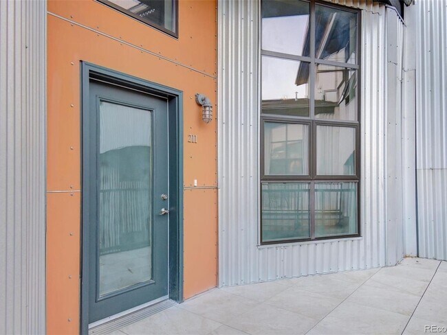 Building Photo - 2 Bedroom Condo in Denver