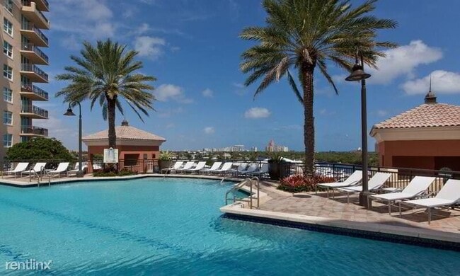 Building Photo - 2 br, 2 bath Apartment - 2800 Yacht Club Blvd