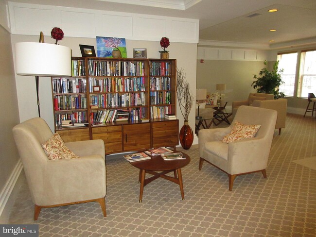 Building Photo - 4951 Brenman Park Dr