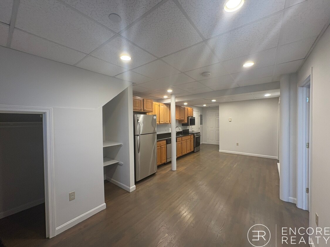 Primary Photo - 77 Park Dr