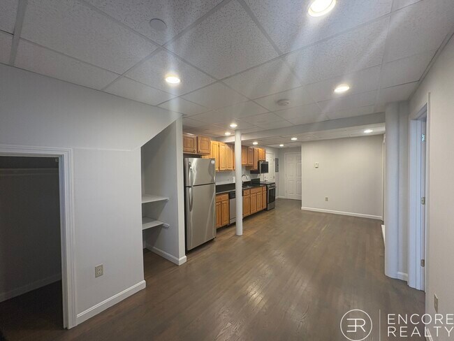 Building Photo - 77 Park Dr