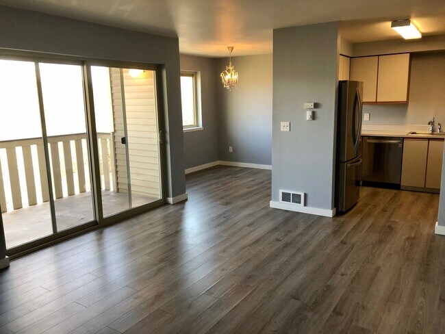 Building Photo - 2 Bedroom 2 Bath Condo Overlooking a Green...