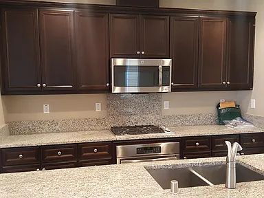 Building Photo - Well Maintained, spacious 3 bedroom single family home nestled in a great neighborhood in Rosevil...