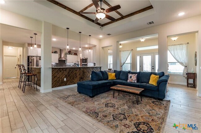 Foto del edificio - 8119 Green Hill Dr