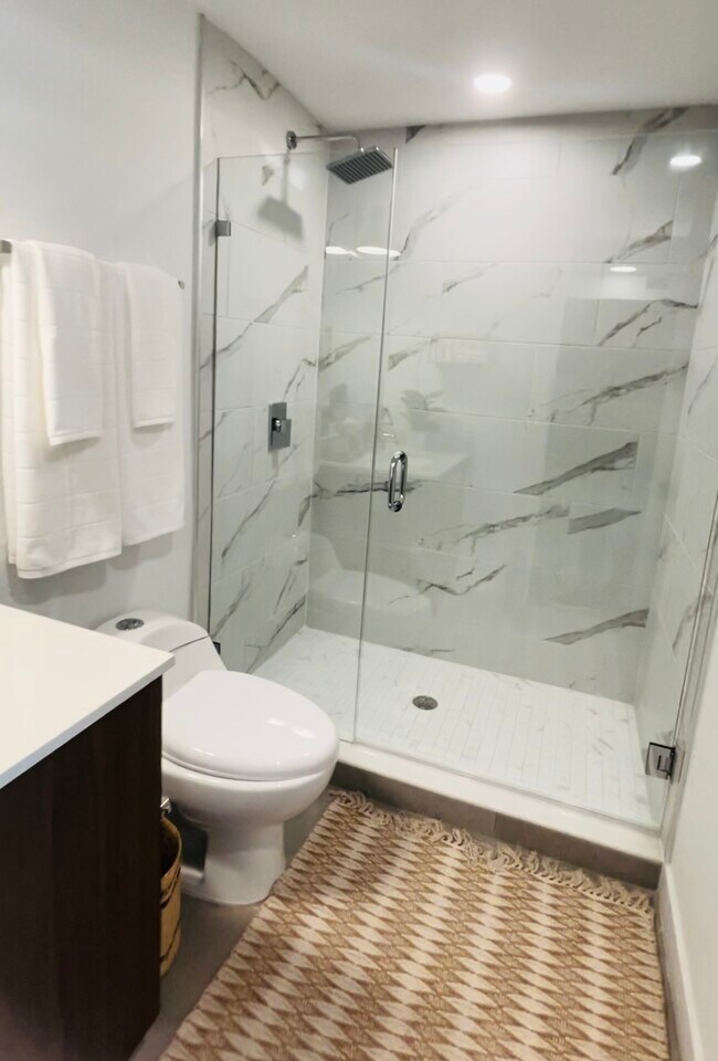 Foto del edificio - 8190 W Commercial Blvd