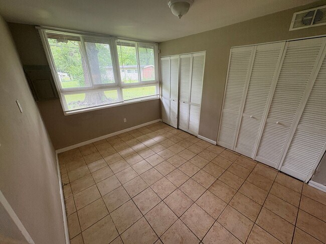 Foto del edificio - 8513 Midwood Ave