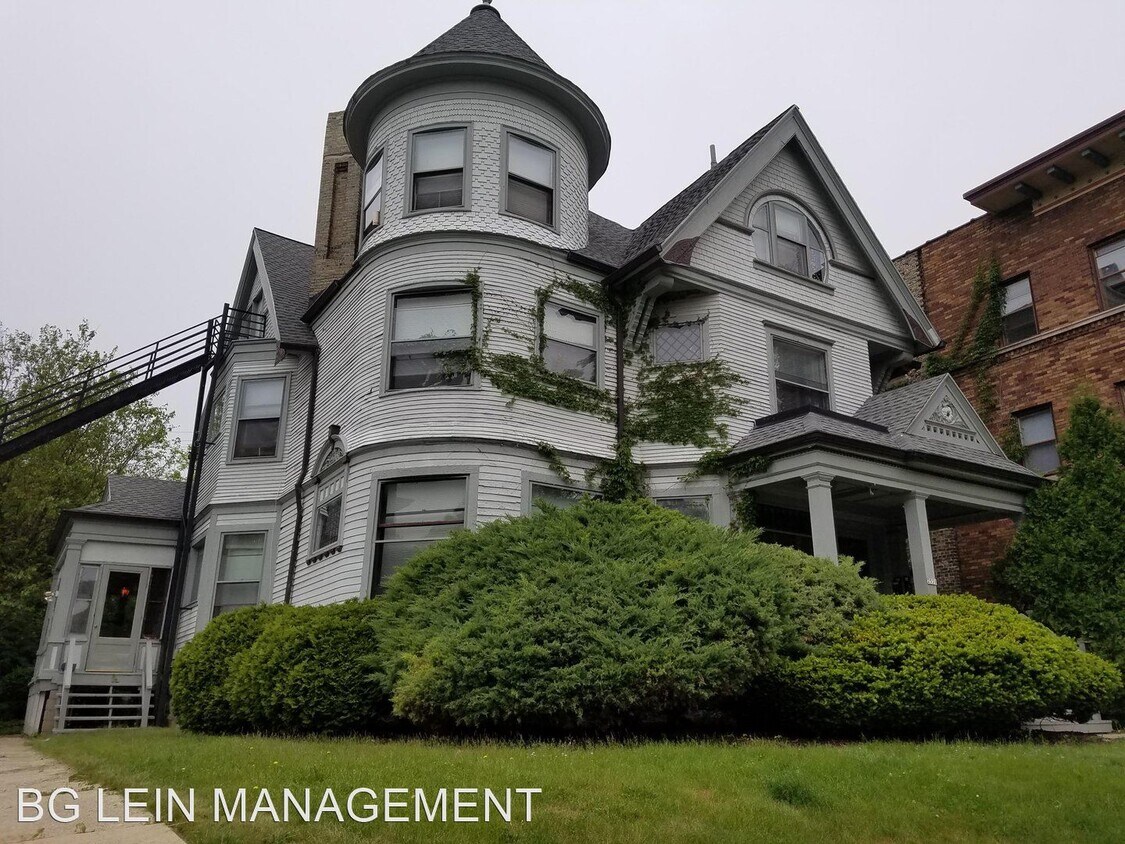 Primary Photo - 2531 N Farwell Ave