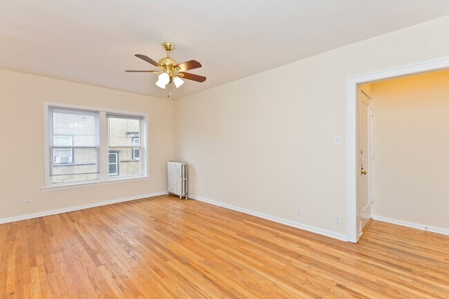 Building Photo - 3918 N Pine Grove Ave