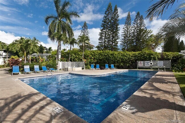 Building Photo - 493 Mananai Pl