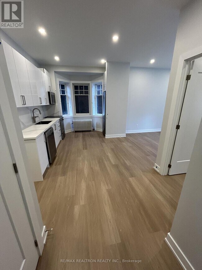 Building Photo - 592 Church St