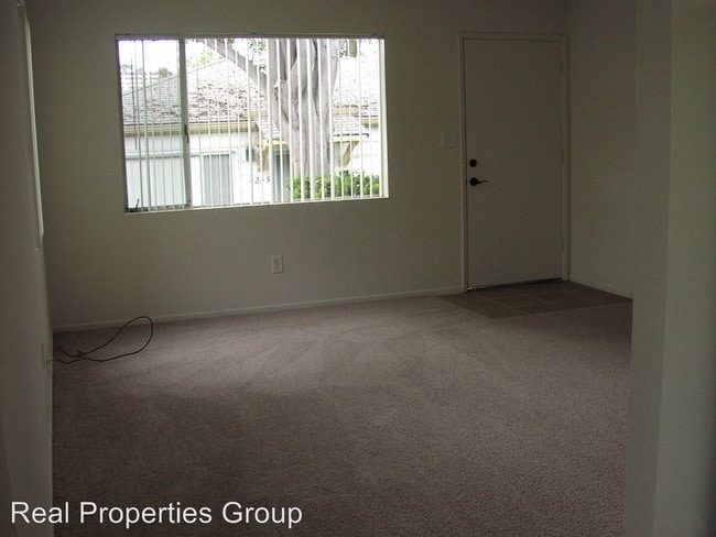 Building Photo - 4243 Mentone St
