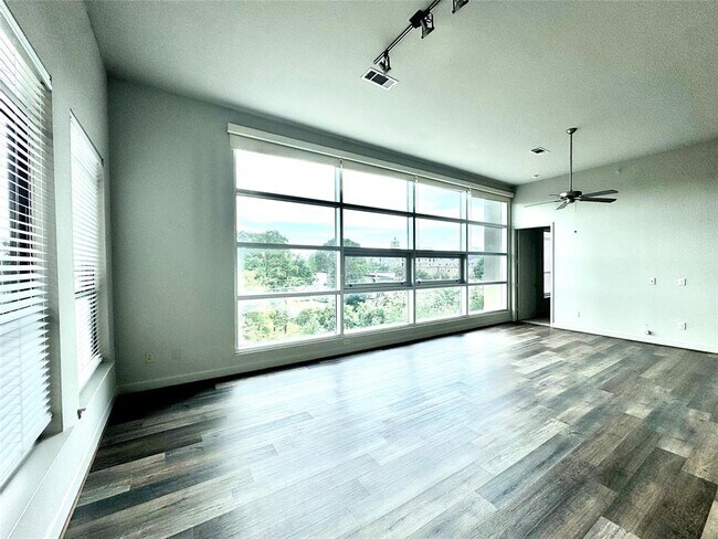 Foto del edificio - 3333 Weslayan St