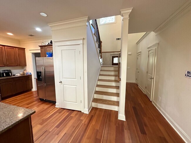 Foto del edificio - Three Bedroom Near Downtown