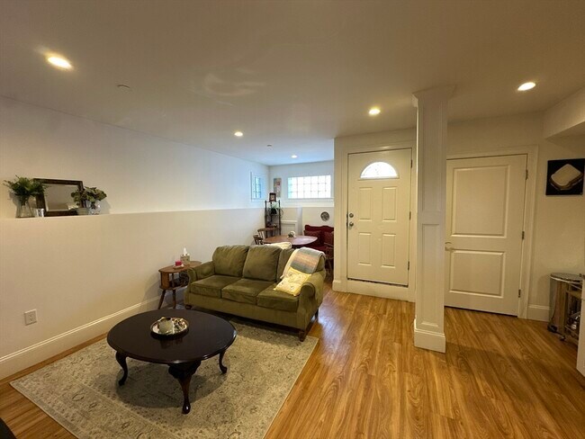 Building Photo - 604 Dorchester Ave