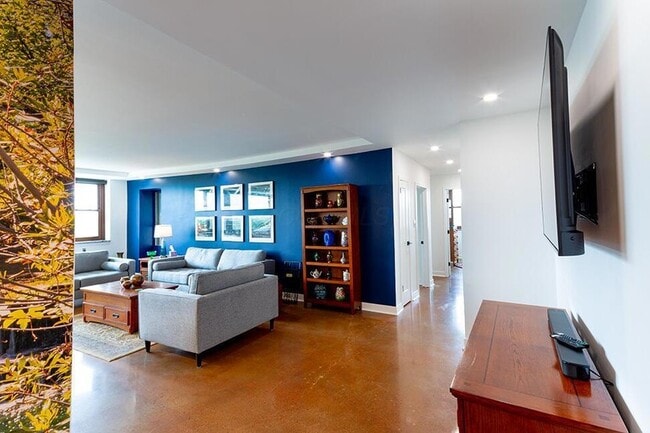 Building Photo - 1620 E Broad St