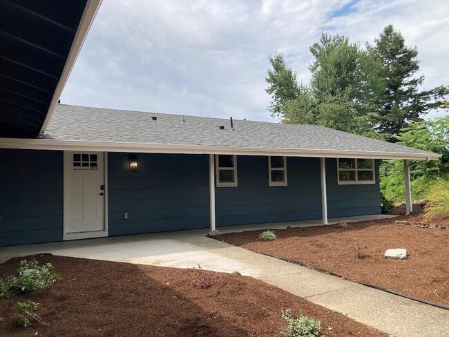 Building Photo - 10535 NW Walters Ln