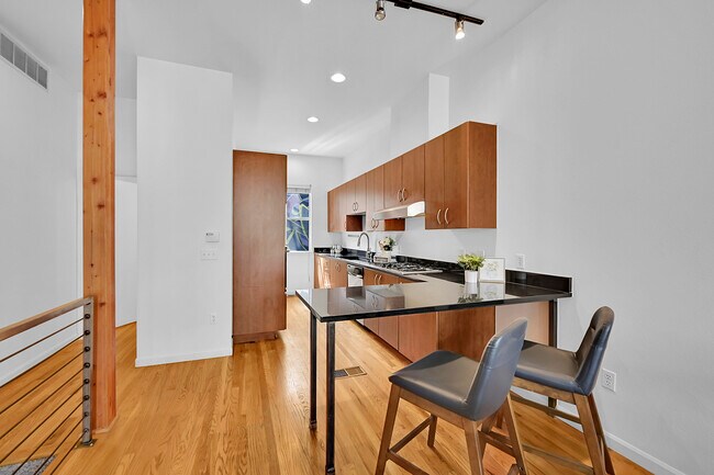 Foto del edificio - 2680 Blake St