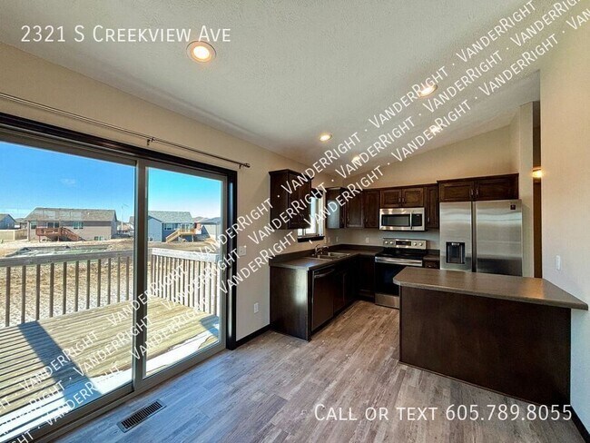 Foto del edificio - 2321 S CreekView Ave