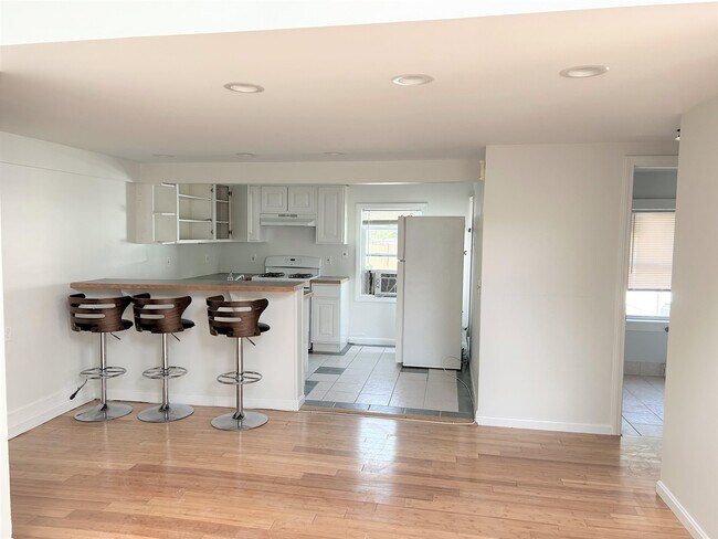 Foto del edificio - 852 Lafayette Rd