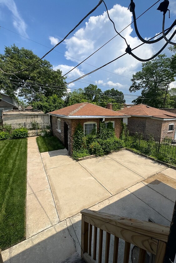 Building Photo - 7937 S Crandon Ave