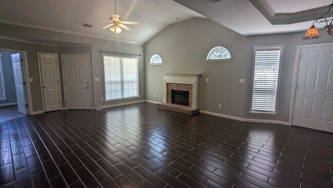 Building Photo - 2 Bed 2 Bath End Unit In Quiet Subdivision