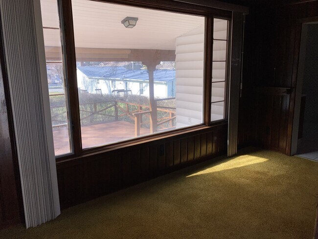 Entrance Way - 1142 Bechtel St