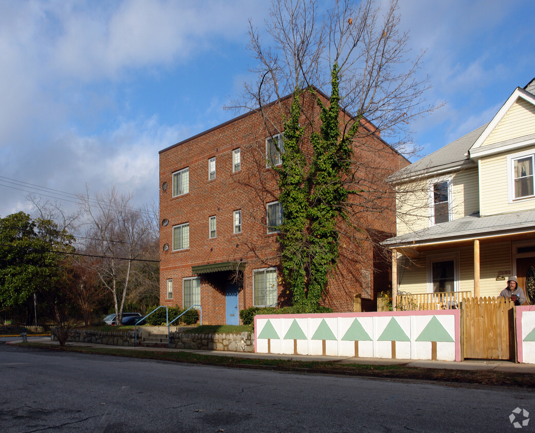 Building Photo - Mount Rainier Artist Apartments