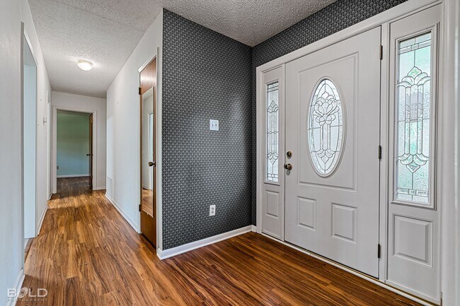 Foto del edificio - 3 BEDROOM AVAILABLE IN DOGWOOD!
