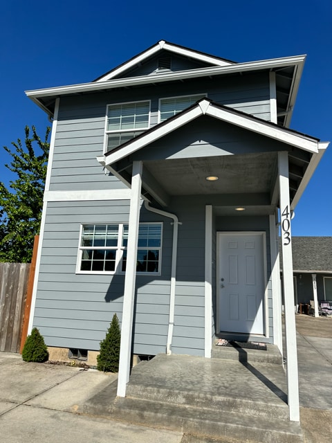 Building Photo - 405 S 11th St