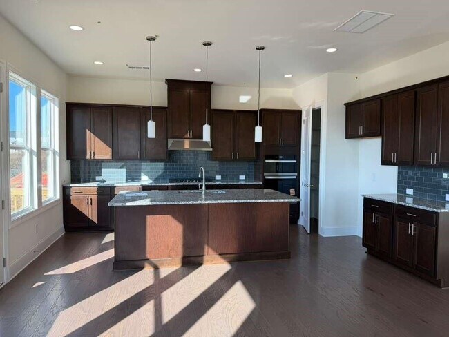 Building Photo - 1122 Winding Br Dr