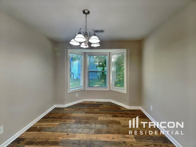 Foto del edificio - 1820 Crestwood Dr NW