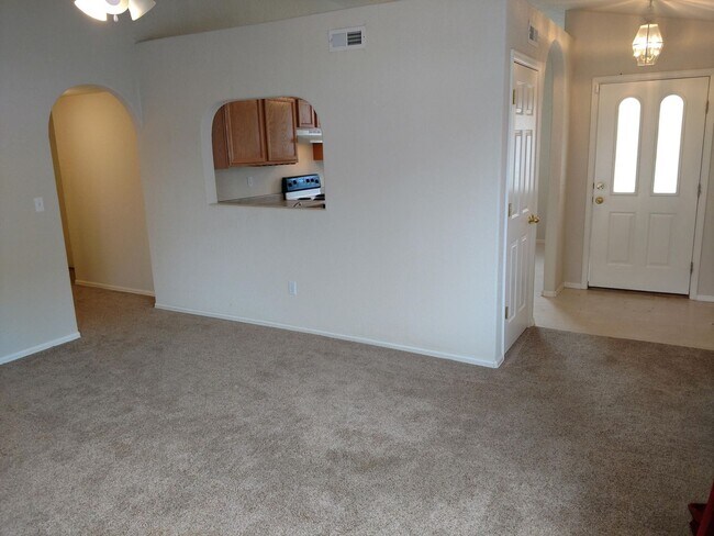 Foto del edificio - ALL PROSPECTIVE TENANTS MUST SUBMIT A $58 NON-REFUNDABLE APPLICATION FEE PER APPLICANT ONLINE AND...