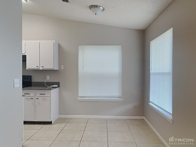 Building Photo - 8163 Teaticket Dr