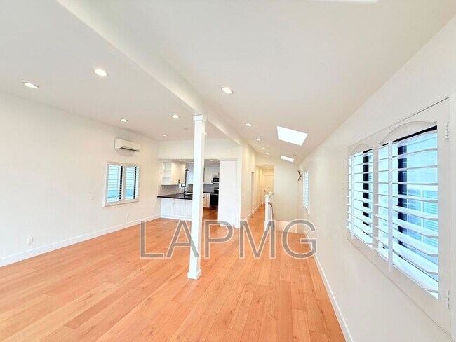 Foto del edificio - 1737 Steinhart Ave