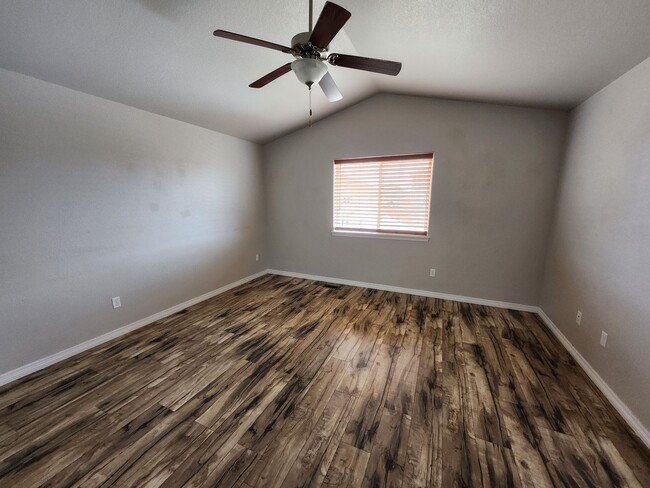 Building Photo - Newer 4 bedroom in The Vistas at Meridian ...