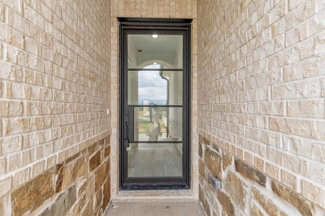 Building Photo - 610 Sharon St