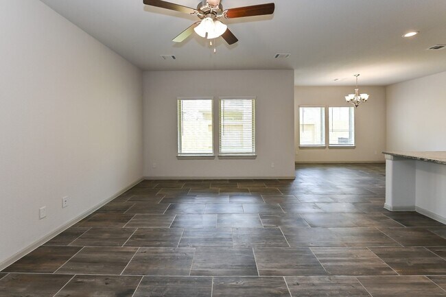 Foto del edificio - 21327 Cypress Conifer Dr