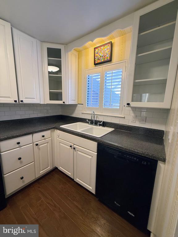 Foto del edificio - 231 Canal Park Dr