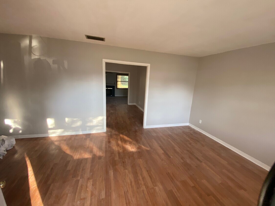 Foto principal - 609 NE 2nd Ave