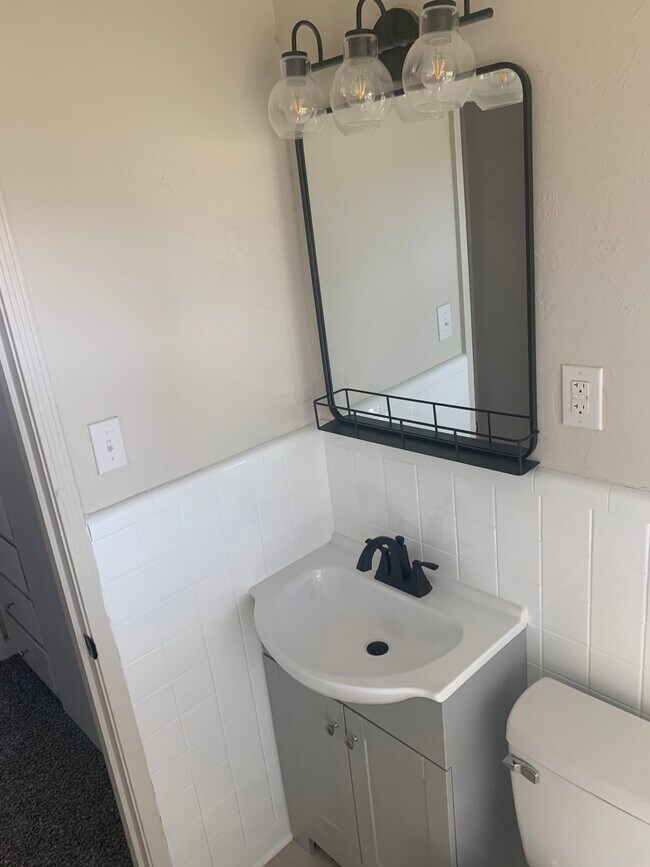 new vanity in bathroom - 1200 Givens Dr
