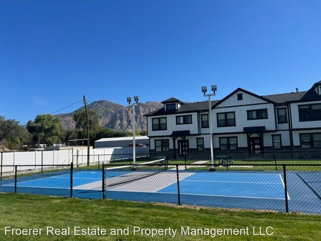 Foto del edificio - 3 br, 2.5 bath House - 863 S. 160 E. #13