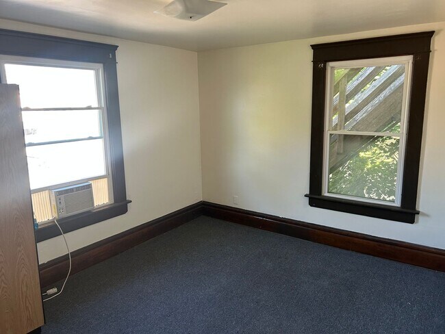 Building Photo - 485 Allyn St