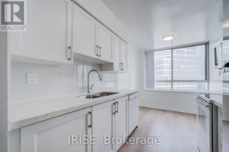 Building Photo - 633 Bay St.