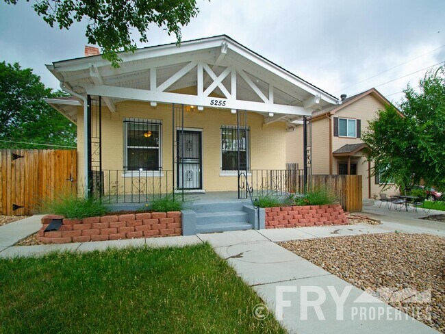 Foto del edificio - Classic bungalow with modern finishes in burgeoning Regis neighborhood.