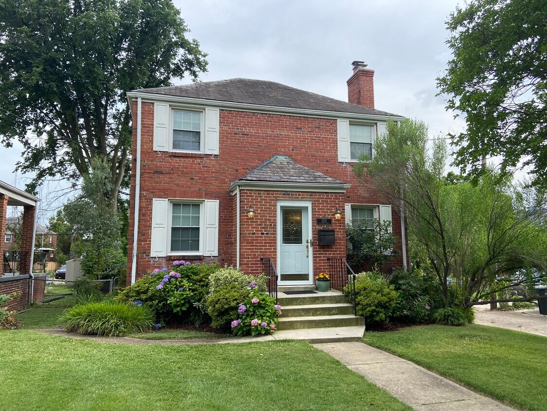 Primary Photo - 1254 Van Buren St NW