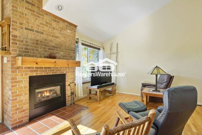 Building Photo - Stunning Golf Course and Sunset Views From This Fantastic Upscale Townhouse
